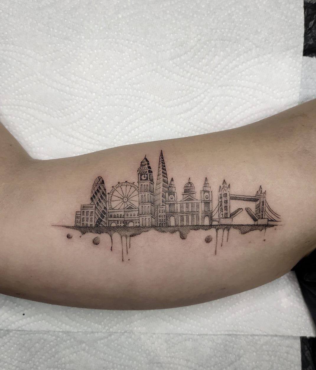 Tatuaje Microrealismo Londres en miniatura