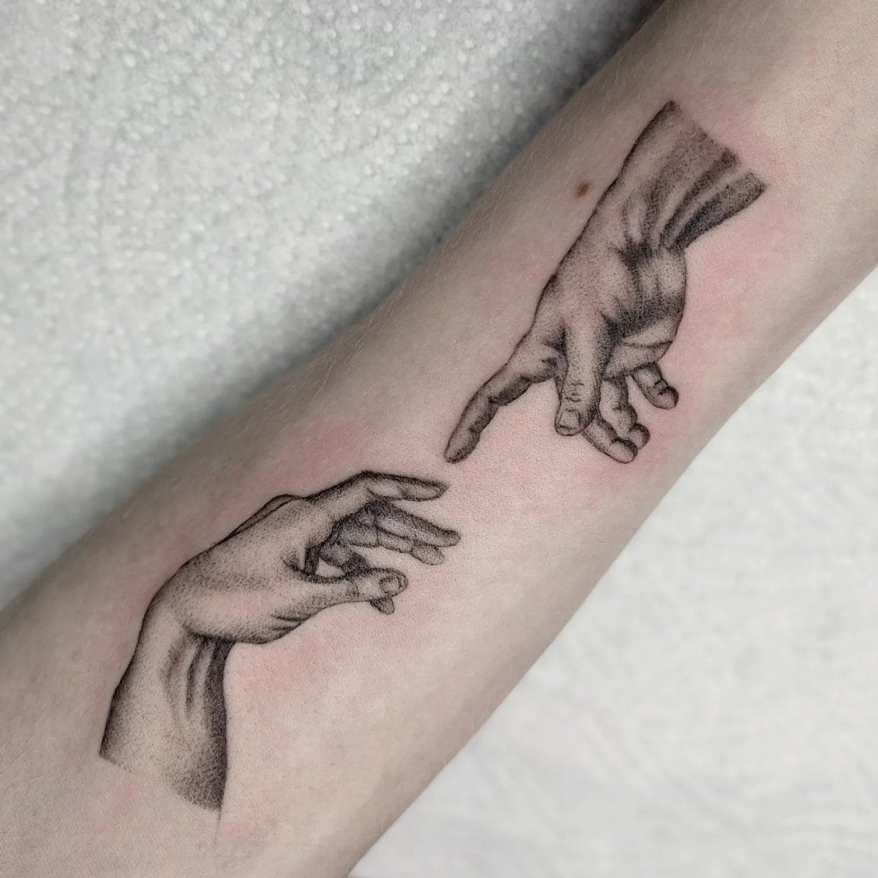 Tatuaje Caracteristicas Microrealismo toque de dedos capilla sixtina